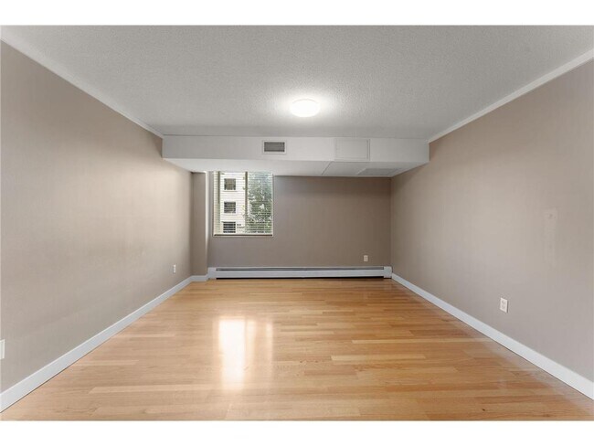 Building Photo - 2800 W 44th St