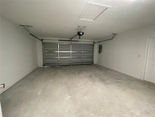 Building Photo - 914 Maple Ave