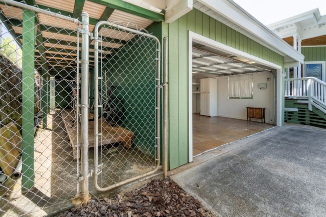 Building Photo - 1087 Keolu Dr