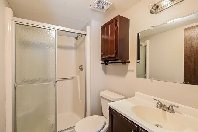 Building Photo - 5 Shining Rock Dr