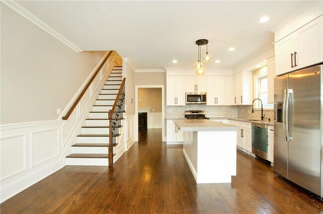 Building Photo - 150 Woodside Ave