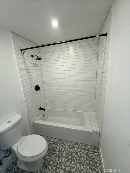 Building Photo - 2566 Broadway