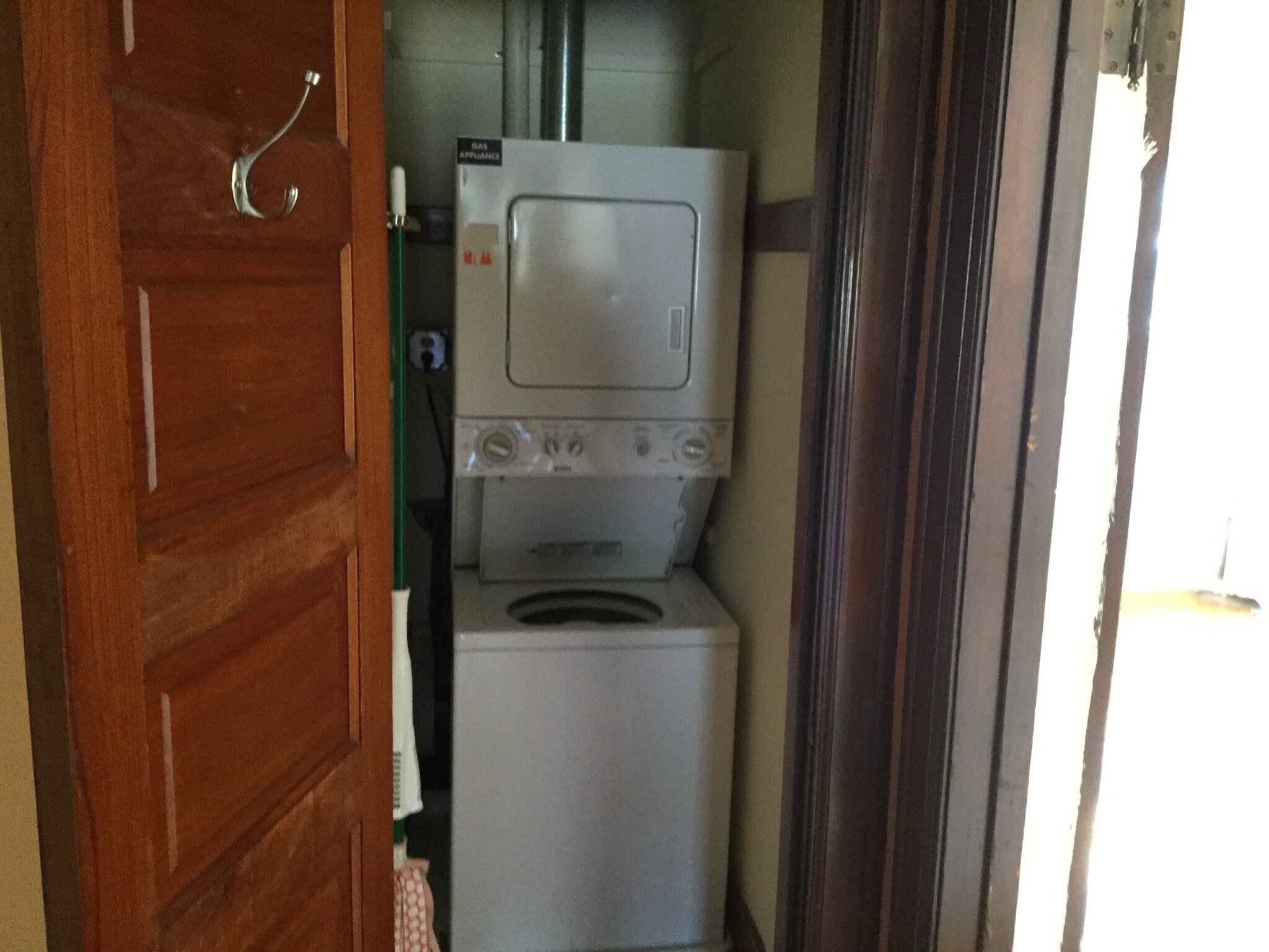 Washer & Dryer - 113 N Batavia Ave