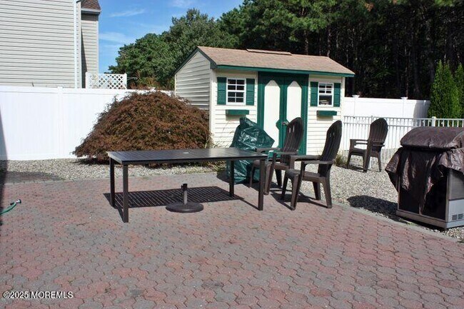 Building Photo - 7 W Pier