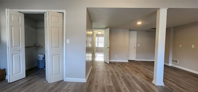 Building Photo - 401 Barbashela Dr