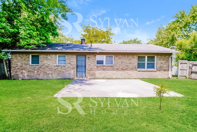 Building Photo - Prepare to fall in love with this 3 bedroo...