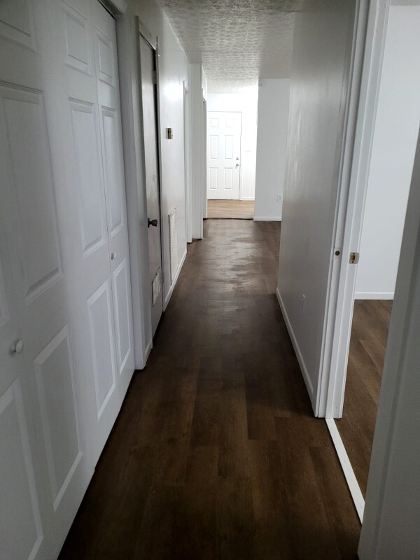 Building Photo - 165 Midway Dr