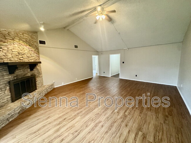 Building Photo - 2708 Charlesworth Dr
