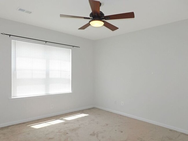 Building Photo - Pet Friendly Condo with Private Balcony and 1 Car Garage