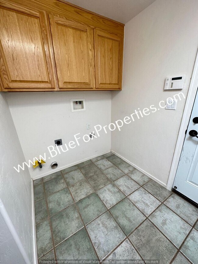 Building Photo - 4814 N Castle Ridge Rd