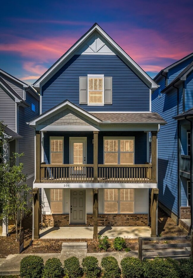 Building Photo - Modern Living in Bellevue