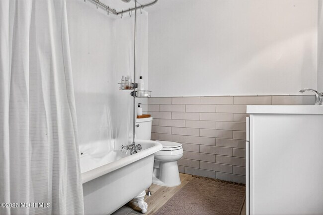 Building Photo - 142 Heck Ave