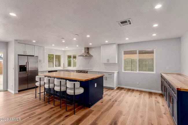 Building Photo - 10705 E Mercer Ln