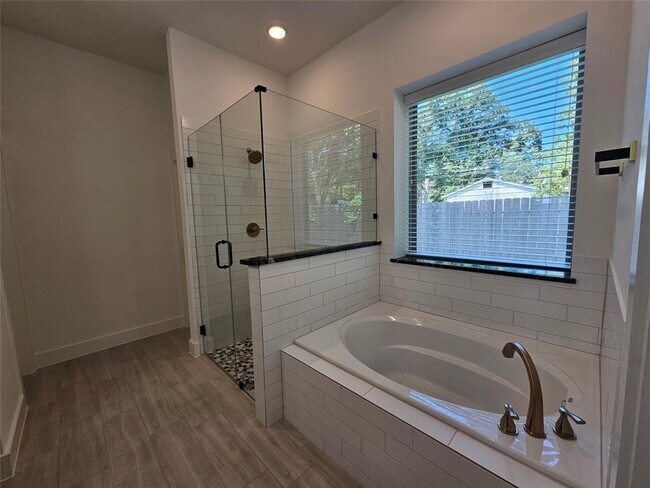 Building Photo - 25939 Lantern Ln