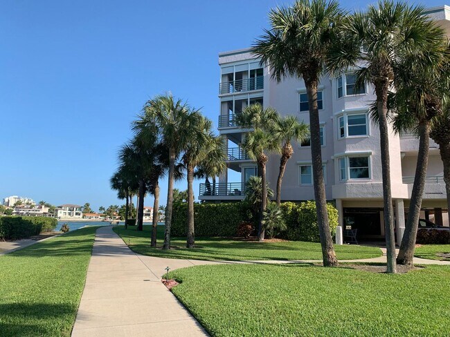 Building Photo - Condo - Coral Pointe At Harbourside with Water Views