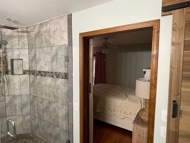 Building Photo - 33 Channel Ln