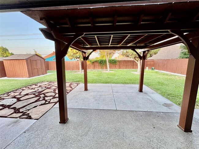 Building Photo - 10504 Walnut Hollow Dr