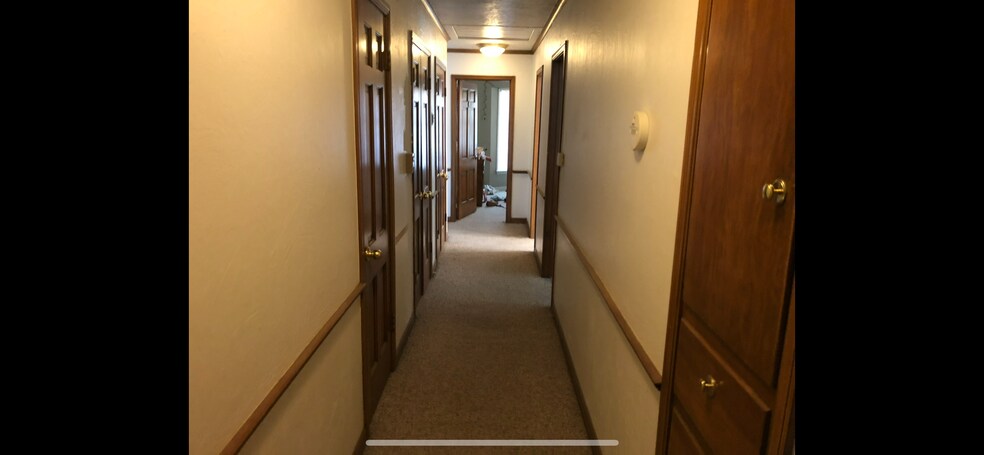 Building Photo - 1002 Brookside Dr