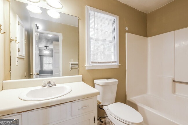 Building Photo - 2432 Hillboro Cir S W