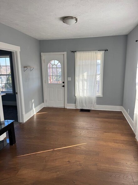 Building Photo - 7722 Park Dr