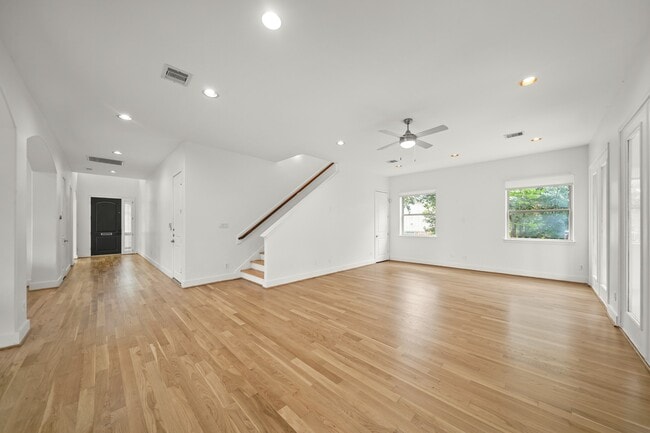Building Photo - 9714 Braesmont Dr