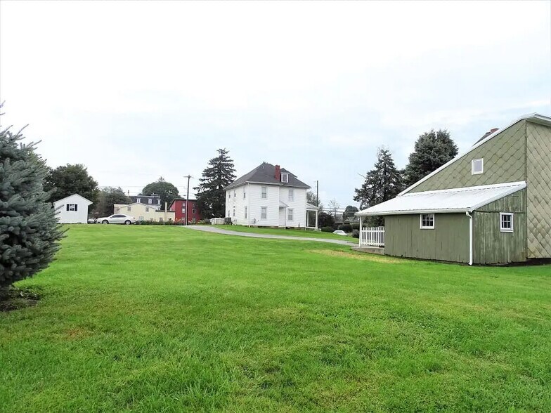 Building Photo - 145 E Main St