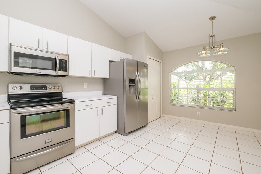 Building Photo - 9339 Hidden Water Cir
