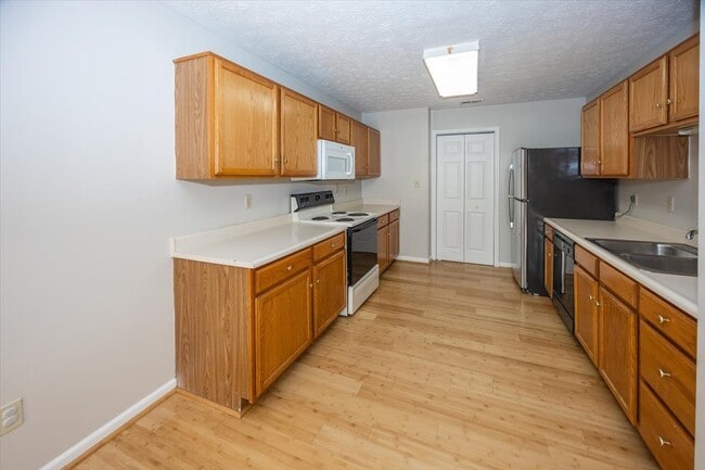 Building Photo - 637 Cembra Dr