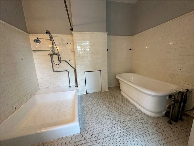 Building Photo - 5336 Fifth Avenue Unit 4