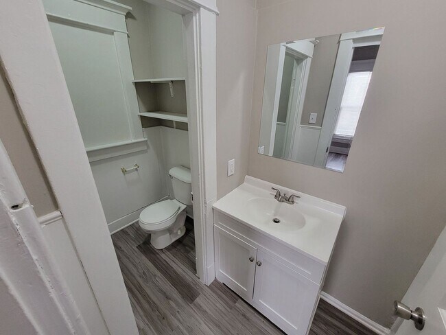 Building Photo - Moore 307 - I2I