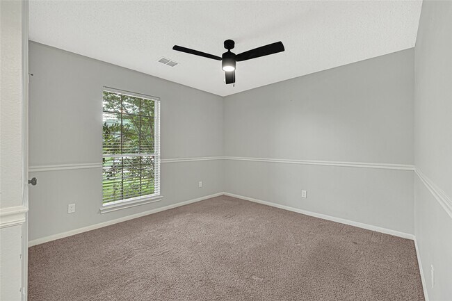 Building Photo - 3906 Greenwood Dr