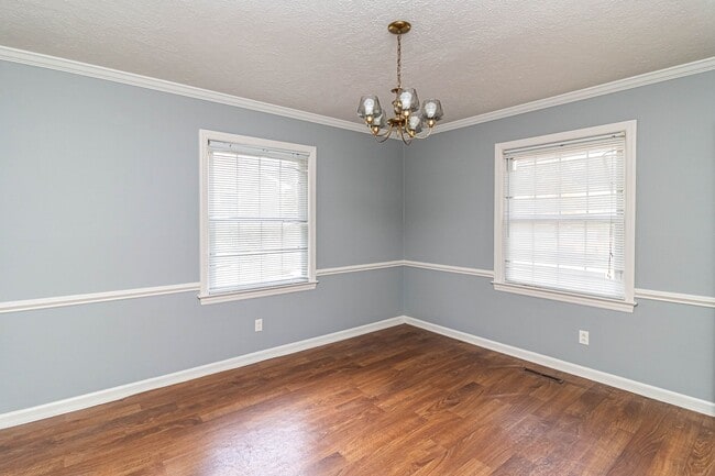 Building Photo - SPACIOUS Brick Home ~ Great location close...