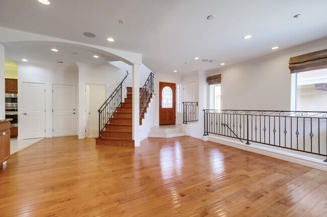 Building Photo - 1902 Marshallfield Ln