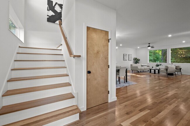 Building Photo - Stunning New Construction Home in the Hear...