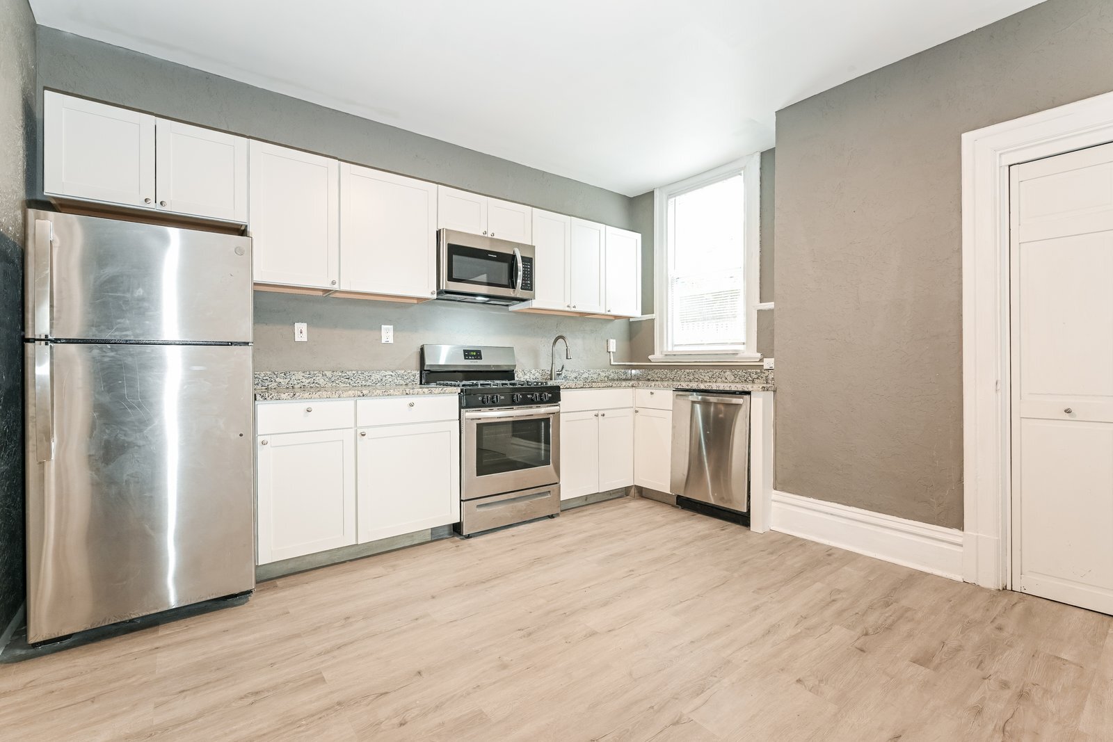 Building Photo - 253 Watson Blvd