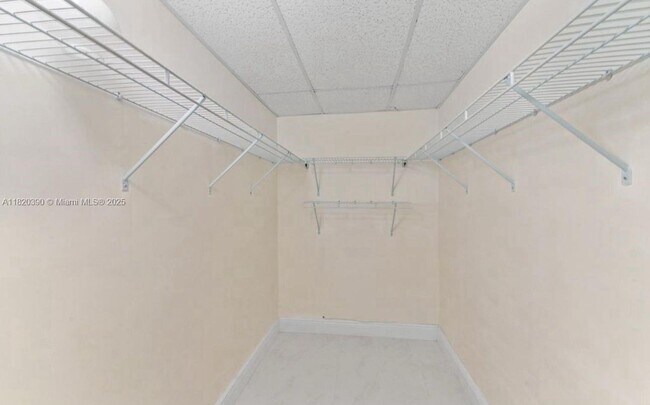 Building Photo - 100 Village Green Cir E