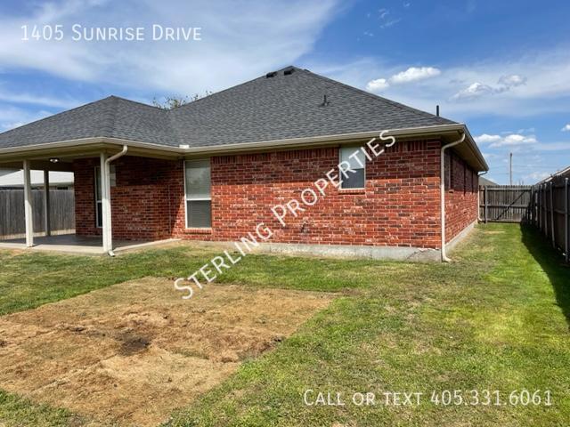Building Photo - 1405 Sunrise Dr
