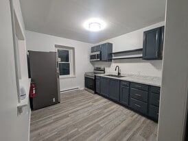 Building Photo - 1005 Stanbridge St