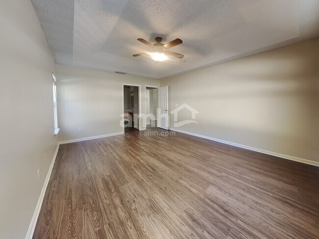 Building Photo - 23856 Flora Parke Blvd