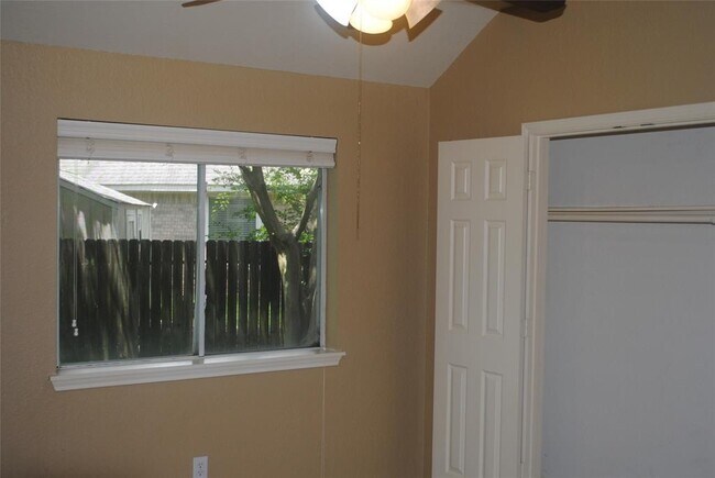 Building Photo - 4606 Russett Ln