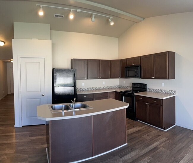 Building Photo - 1606