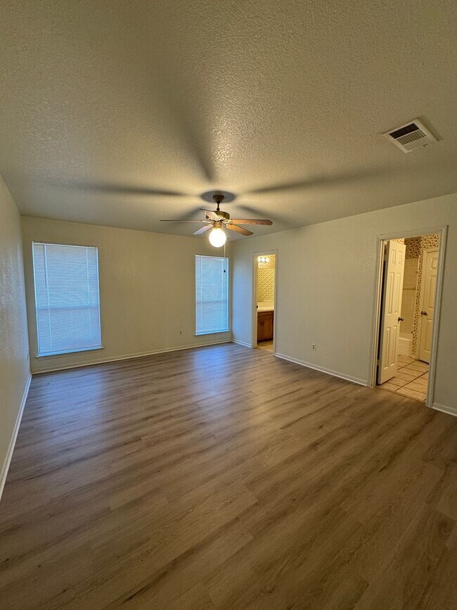 Building Photo - Charming 3-bedroom, 2-bath home offering peaceful country living on just under an acre.