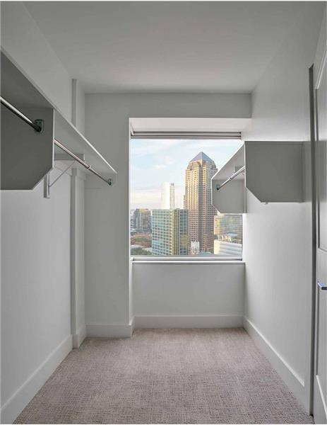 Building Photo - 404 N Ervay St