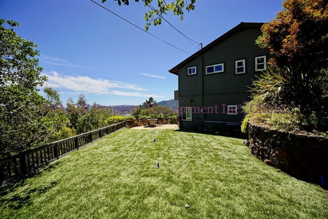 Building Photo - Stylish Greenbrae Home with Sweeping Views...