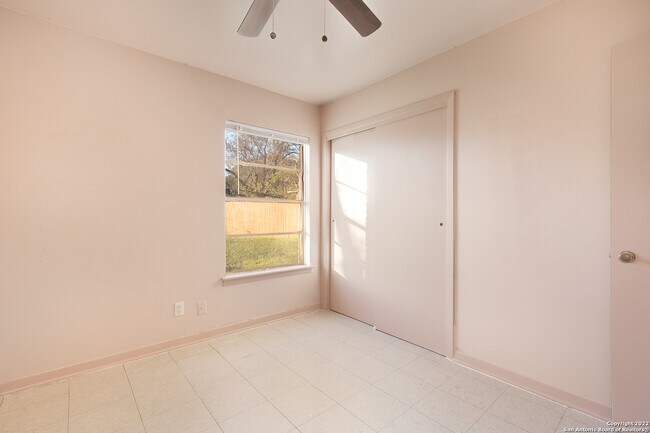 Building Photo - 1603 Peterson Ave