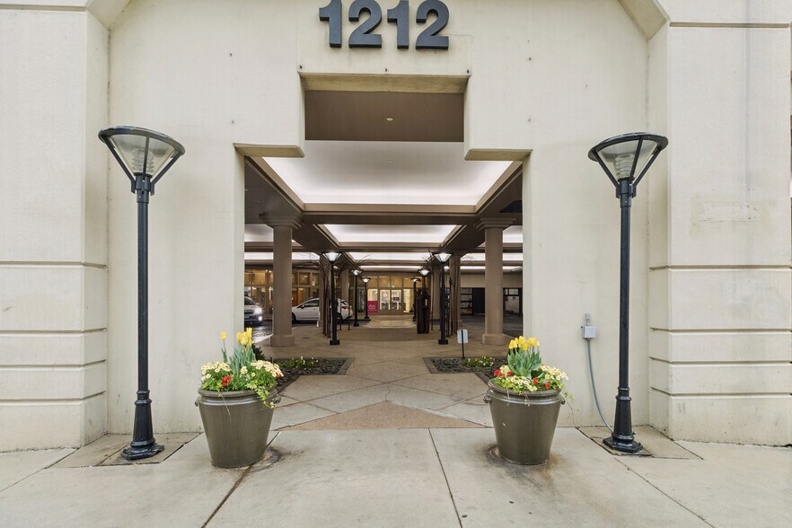 Building Front - 1212 N La Salle Dr