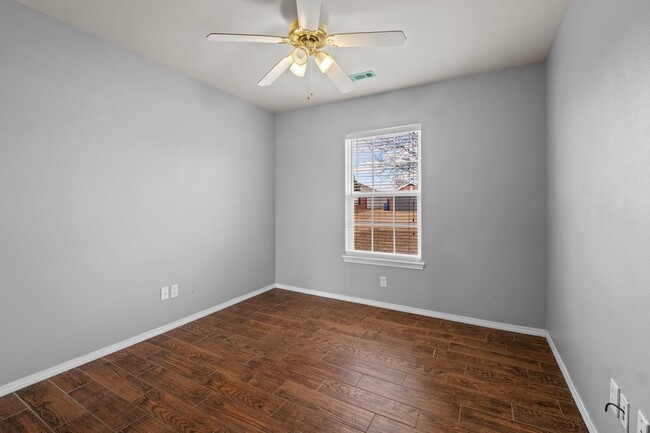 Building Photo - Charming 3-Bedroom Home in Prime Bentonville Location!