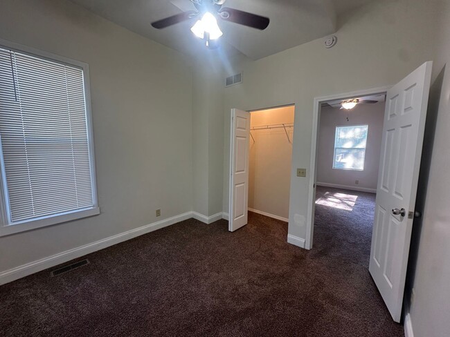 Building Photo - 3-Bedroom Home near Downtown Bloomington!