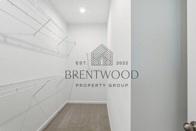 Building Photo - 3 Bed/3 Bath Home with Sunroom in Miller’s Walk – Noblesville