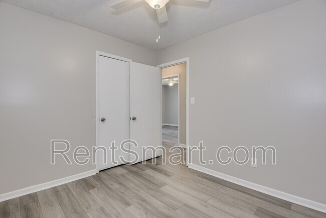 Building Photo - 250 Almon Ct